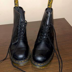 Dr. Marten work shoes non slip bottoms